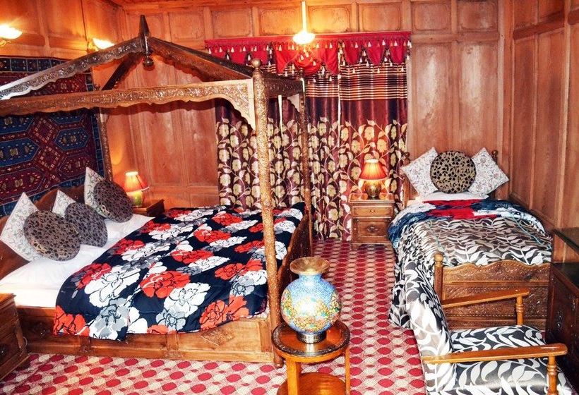 Hotel Swan Group Of Houseboats 12