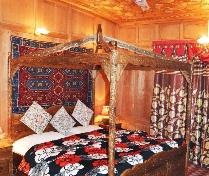 Hotel Swan Group Of Houseboats 13