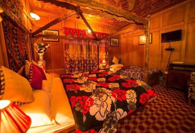 Hotel Swan Group Of Houseboats 17