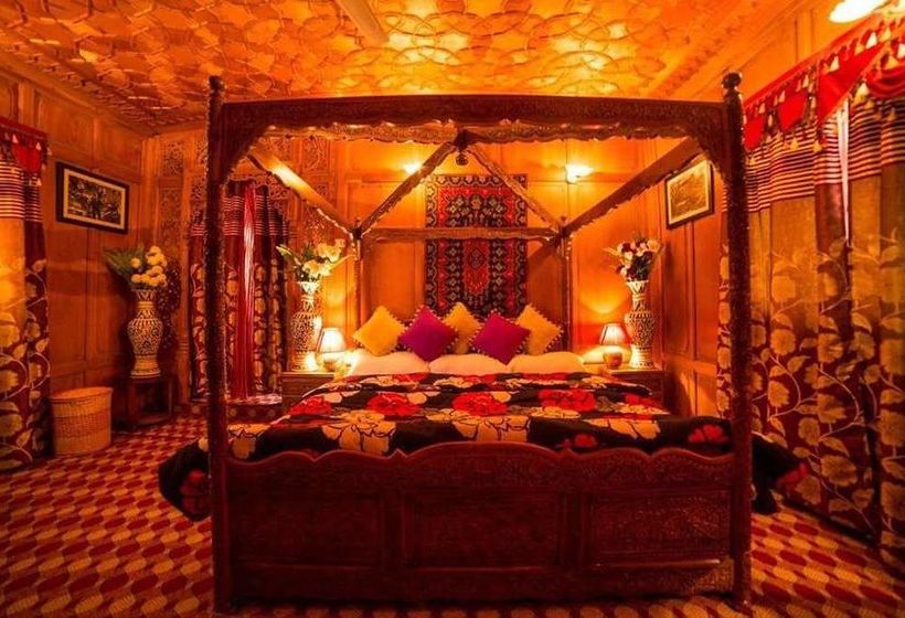 Hotel Swan Group Of Houseboats 19