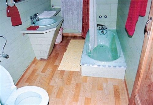 Hotel Swan Group Of Houseboats 3