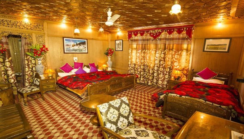 Hotel Swan Group Of Houseboats 4