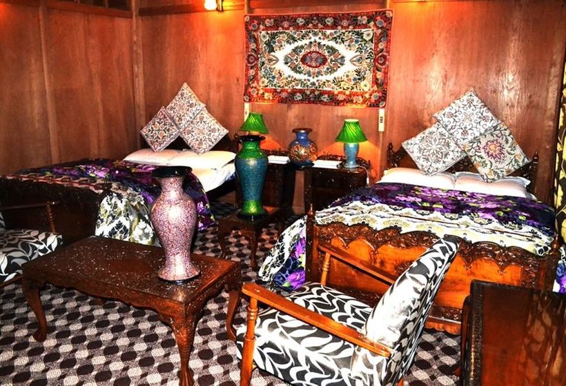 Hotel Swan Group Of Houseboats 9