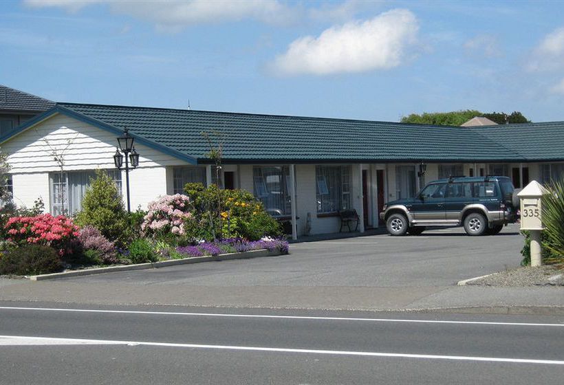 Colonial On Tay Motel 4