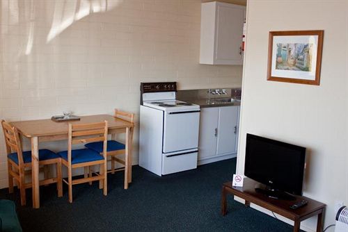 Colonial On Tay Motel 8