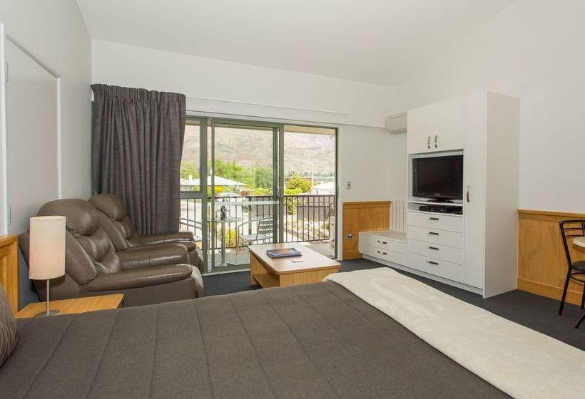 Clearbrook Motel And Serviced 10