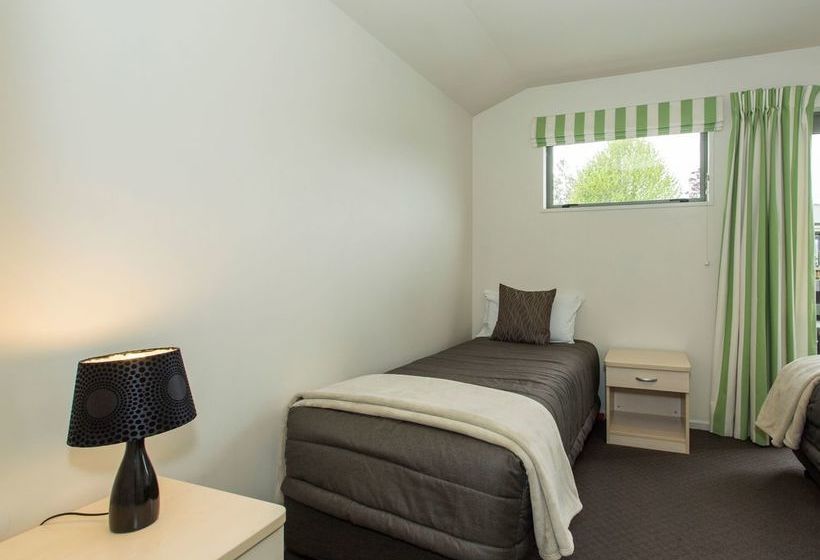 Clearbrook Motel And Serviced 13