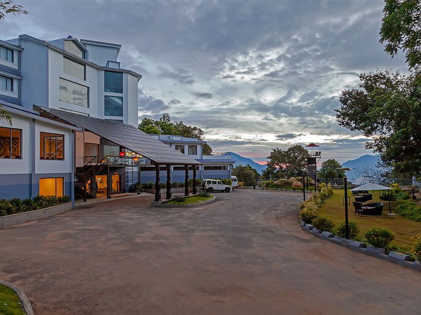 Hotel Sterling Munnar 1