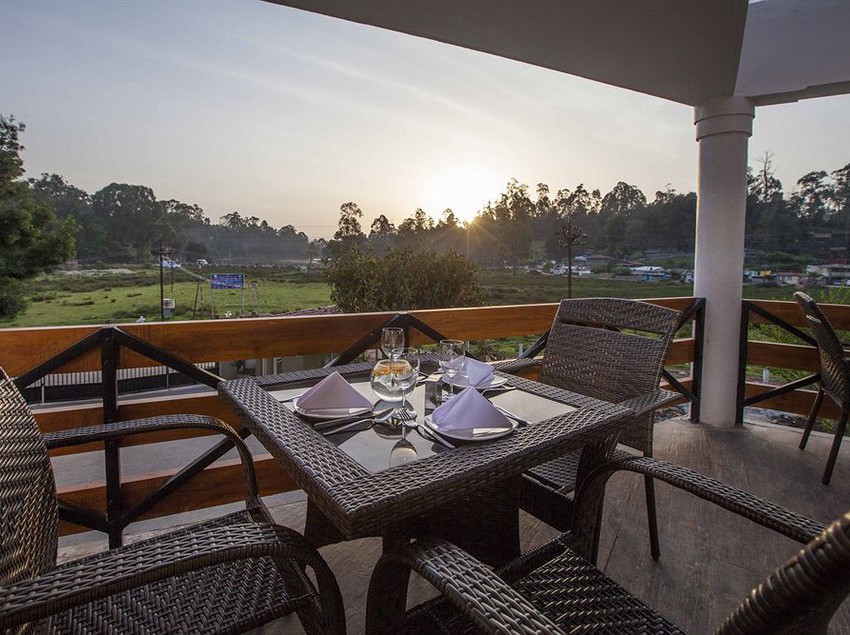 Hotel Sterling Holidays By The Lake 1