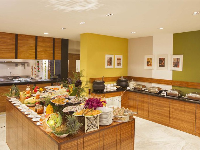 Hotel Sterling Holidays By The Lake 9