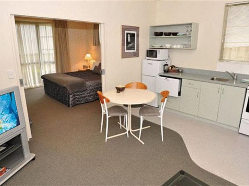 ASURE Jasmine Court Motel 11