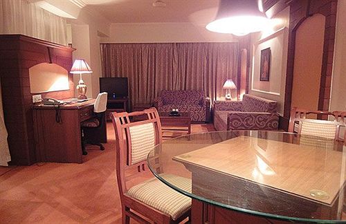 Hotel Crown Palace 15