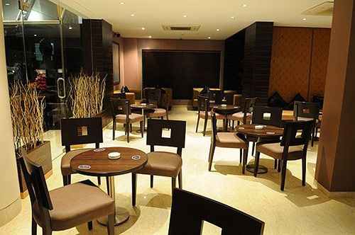 Hotel The Grand Solitaire 6