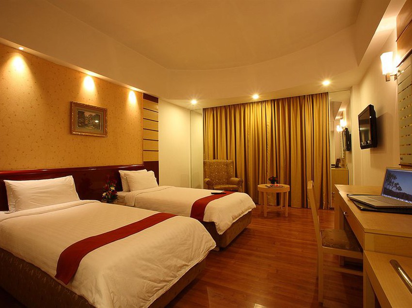 Hotel Katriya De Royal 10