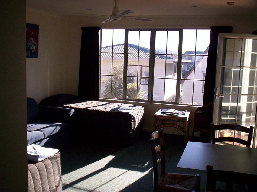 Colonial Lodge Motel 14