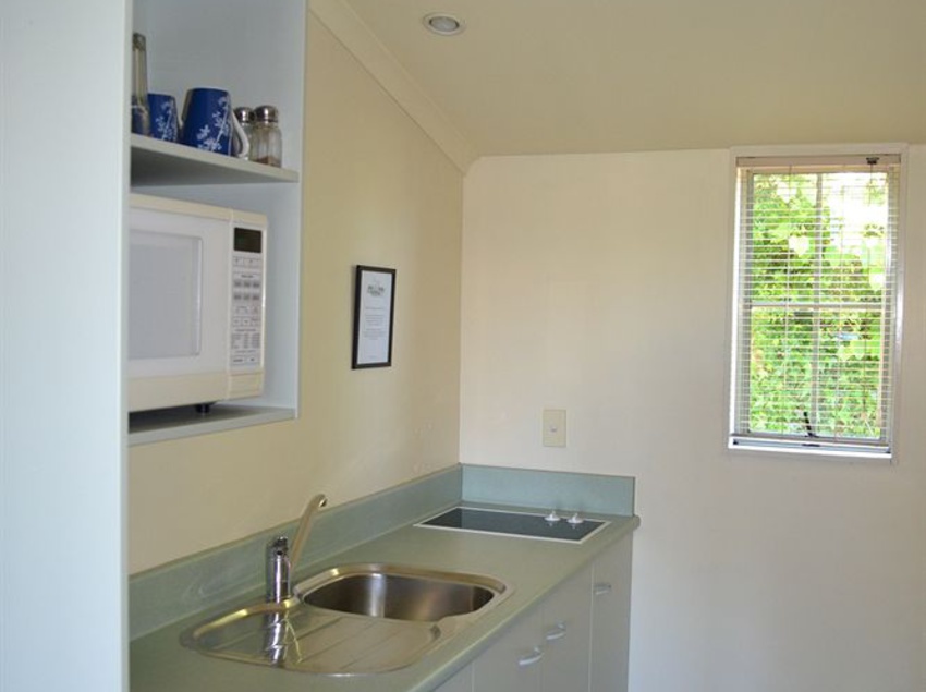 Colonial Lodge Motel 16