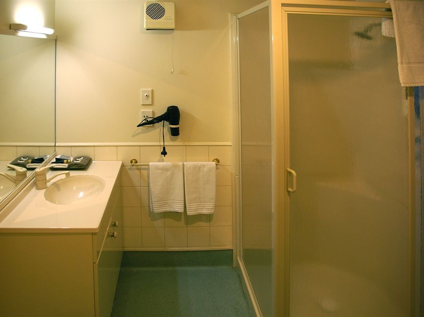 Colonial Lodge Motel 17