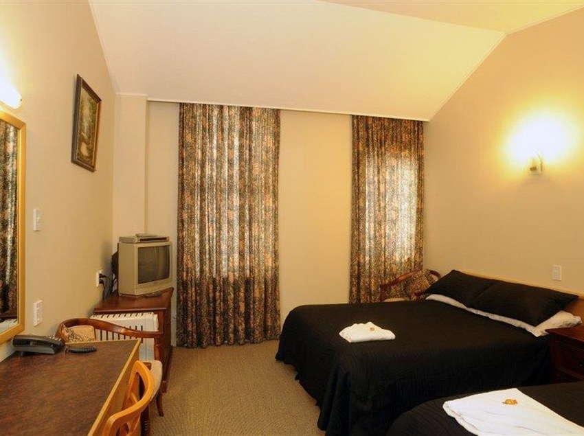 Victoria Railway Hotel & Gerrard's Restaurant 2