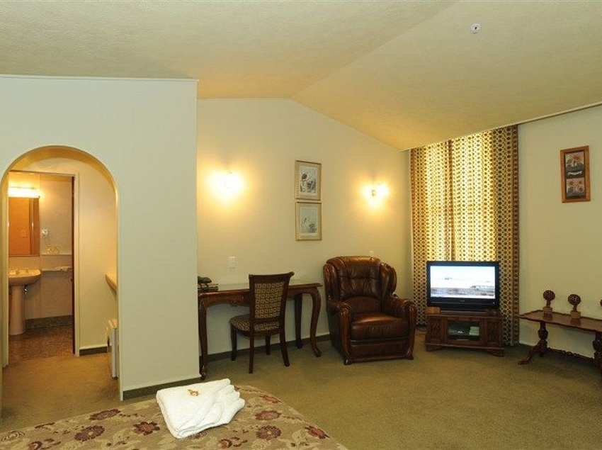 Victoria Railway Hotel & Gerrard's Restaurant 5