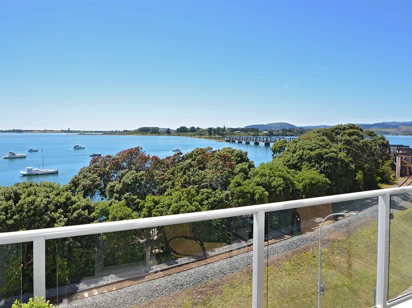 Hotel On Devonport 10