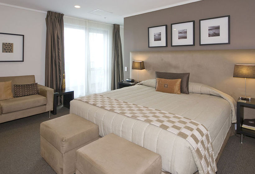 Hotel On Devonport 16