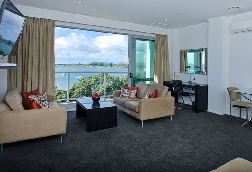 Hotel On Devonport 18