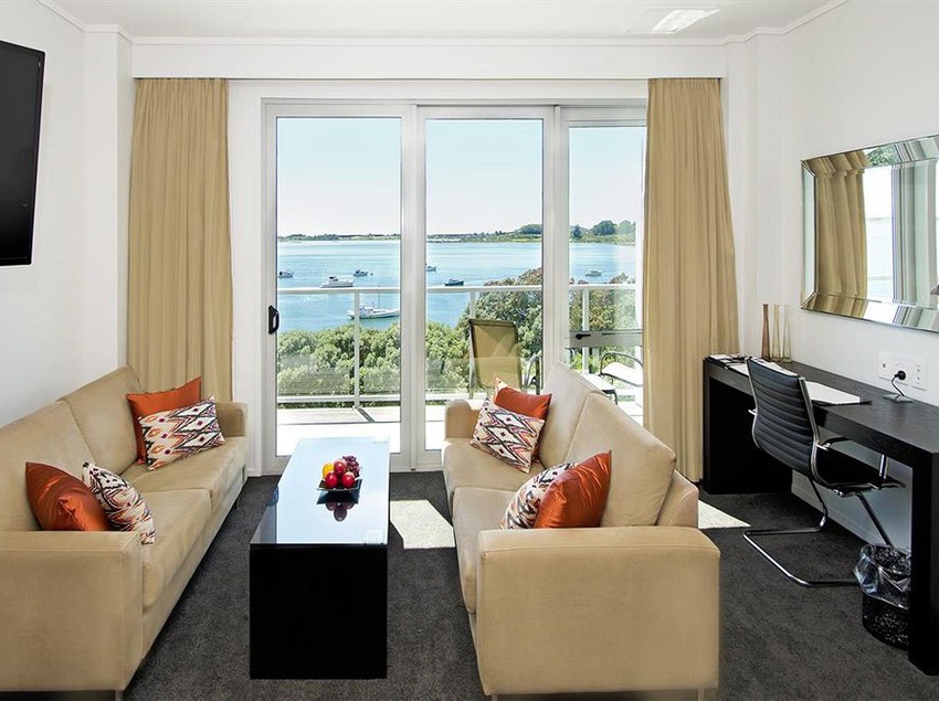 Hotel On Devonport 3