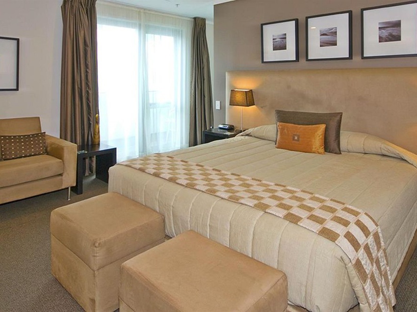 Hotel On Devonport 4