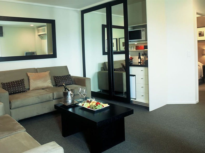 Hotel On Devonport 9