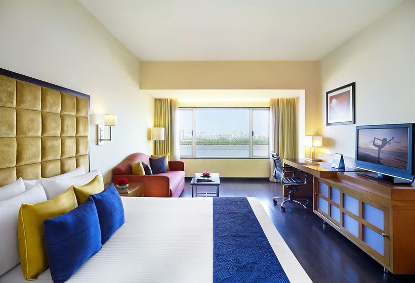 Hotel The Gateway Athwa Lines Surat