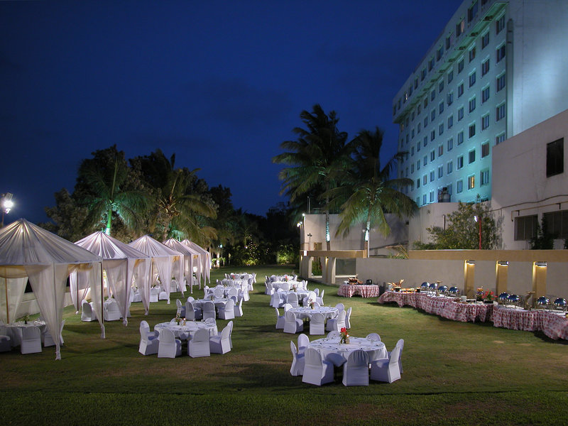 Hotel The Gateway Athwa Lines Surat 10