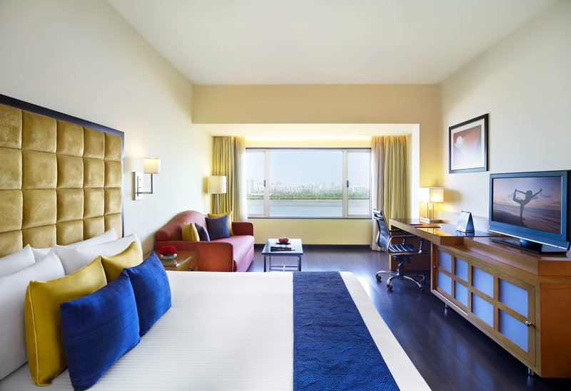 Hotel The Gateway Athwa Lines Surat 16