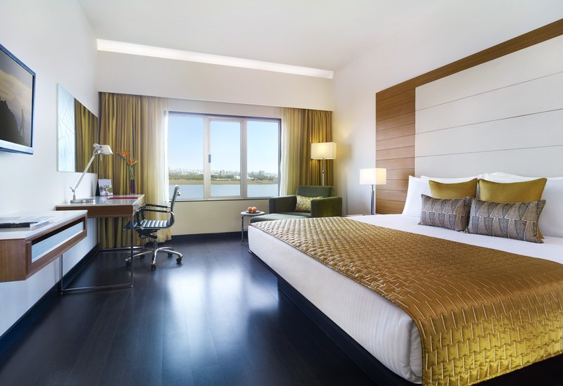 Hotel The Gateway Athwa Lines Surat 19