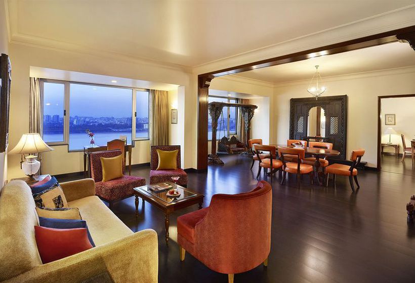 Hotel The Gateway Athwa Lines Surat 4