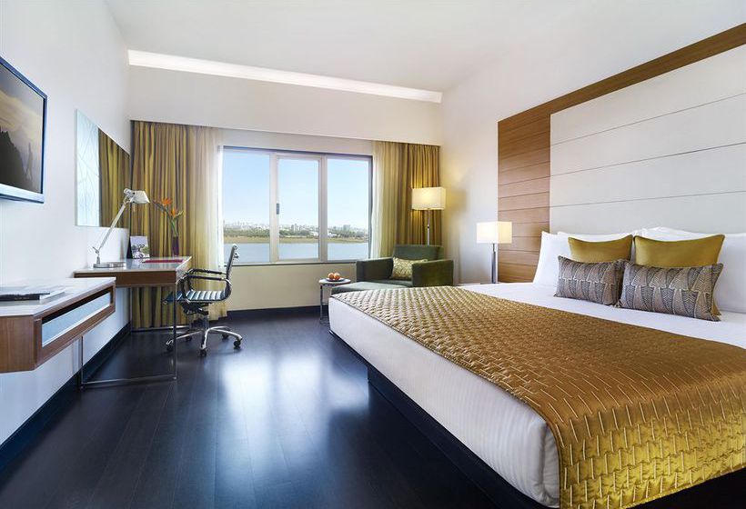 Hotel The Gateway Athwa Lines Surat 6