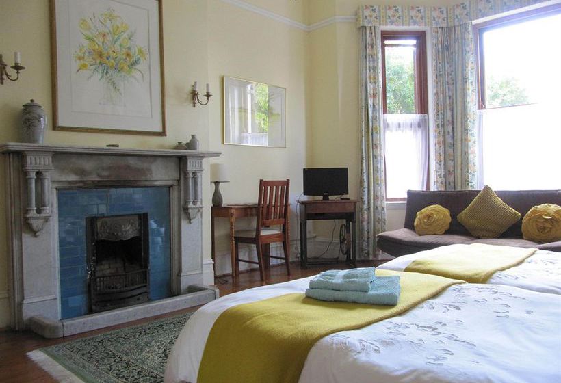 Pensión Carmichael Guesthouse 11