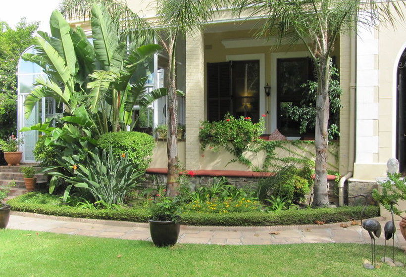 Pensión Carmichael Guesthouse 17