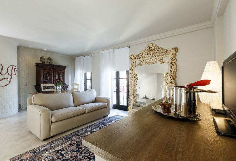 Hotel Rouge On Rose Boutique 9