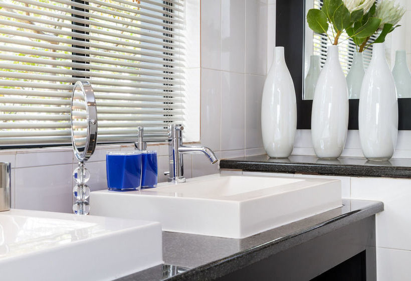 Hotel Life & Leisure 11