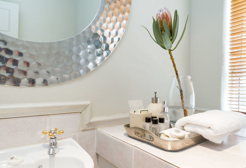 Hotel Life & Leisure 16