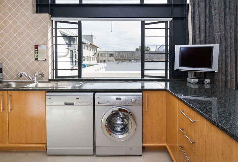 Hotel Life & Leisure 18