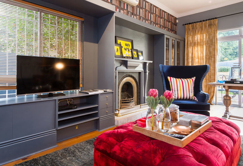 Hotel Life & Leisure 3