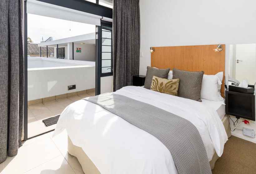 Hotel Life & Leisure 8