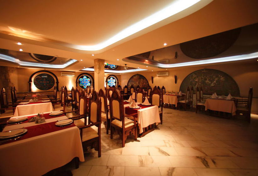 Hotel Ryan Johnson 3