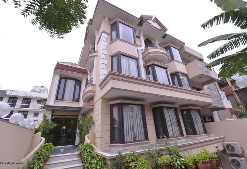 Hotel The Maple Leaf 1