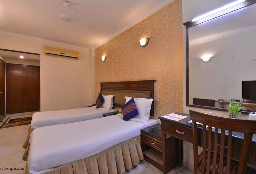 Hotel The Maple Leaf 10