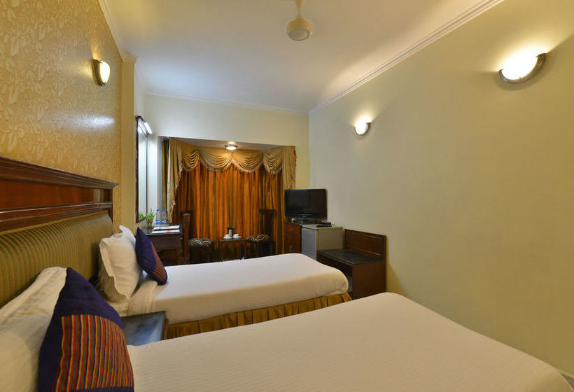 Hotel The Maple Leaf 11