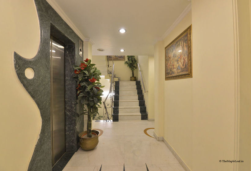 Hotel The Maple Leaf 13