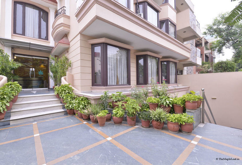 Hotel The Maple Leaf 14