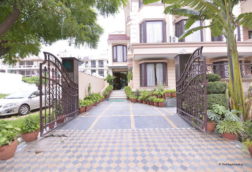 Hotel The Maple Leaf 15